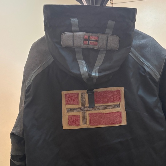 Napapijri Black and Gray Ski Jacket Size L - Picture 5 of 16